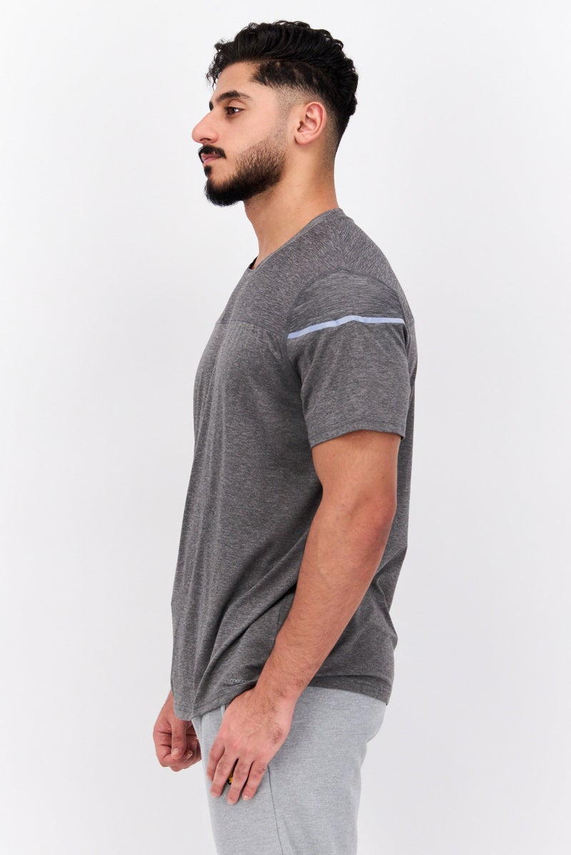 MOTION تي شيرت تدريب قصير الأكمام للرجال، رمادي غامق - Image 2